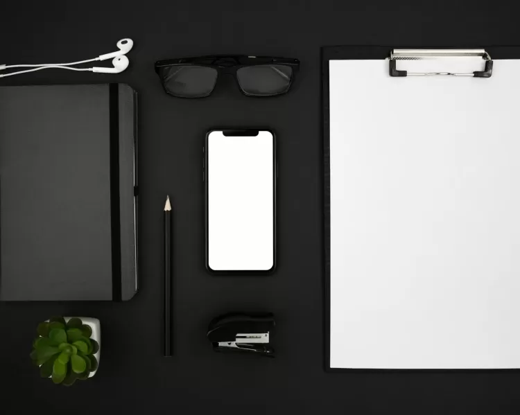 top-view-desk-dark-concept-with-copy-space top-view-desk-dark-concept-with-copy-space